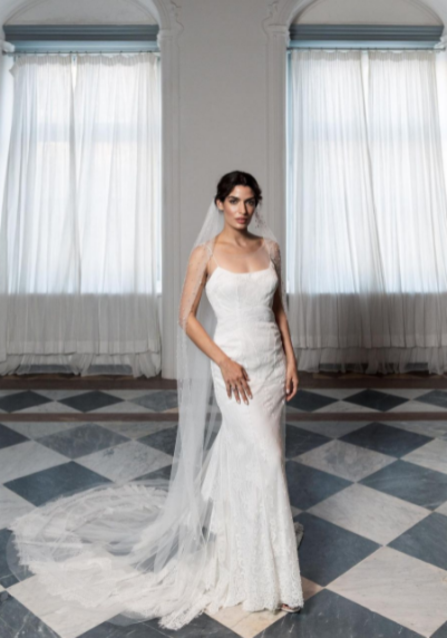 To ρομαντικό νυφικό της Τόνιας Σωτηροπούλου και το ιδιαίτερο κοστούμι του Κωστή Μαραβέγια - Φωτογραφίες