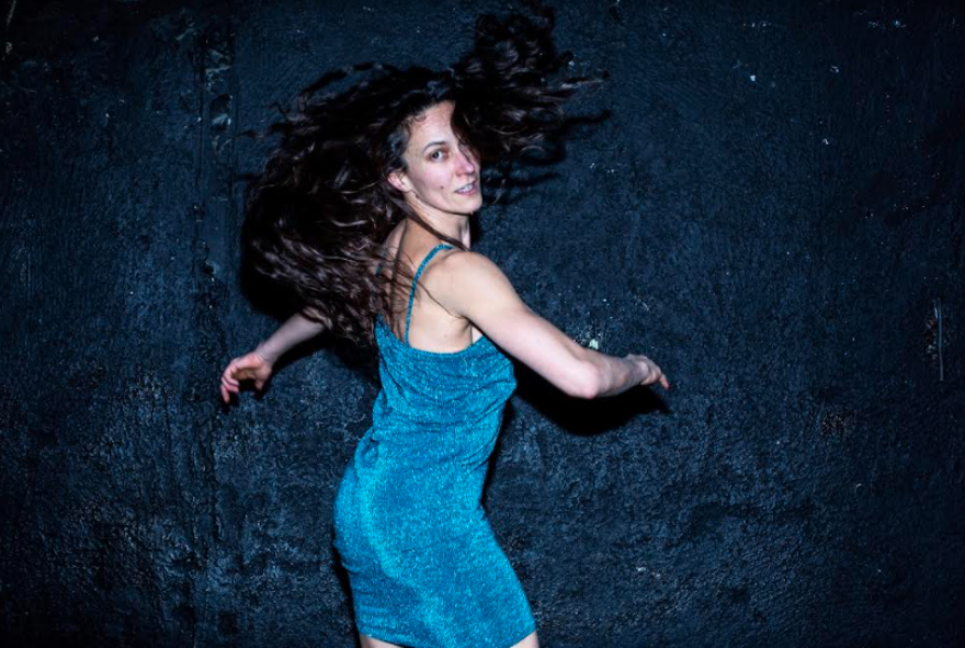 «9.25» : Μία αποκαλυπτική παράσταση για το πέρασμα του χρόνου και την βία της εγκατάλειψης