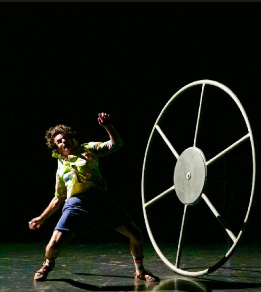 «9.25» : Μία αποκαλυπτική παράσταση για το πέρασμα του χρόνου και την βία της εγκατάλειψης