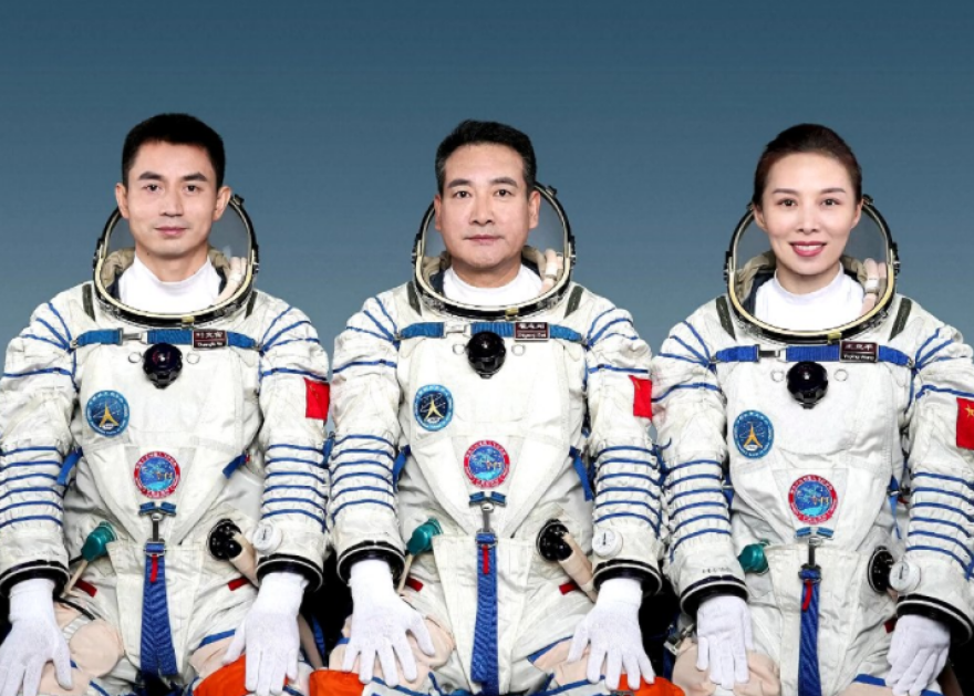 Κινέζοι αστροναύτες έφθασαν στον διαστημικό τους σταθμό - θα παραμείνουν για έξι μήνες στο διάστημα - Δείτε βίντεο