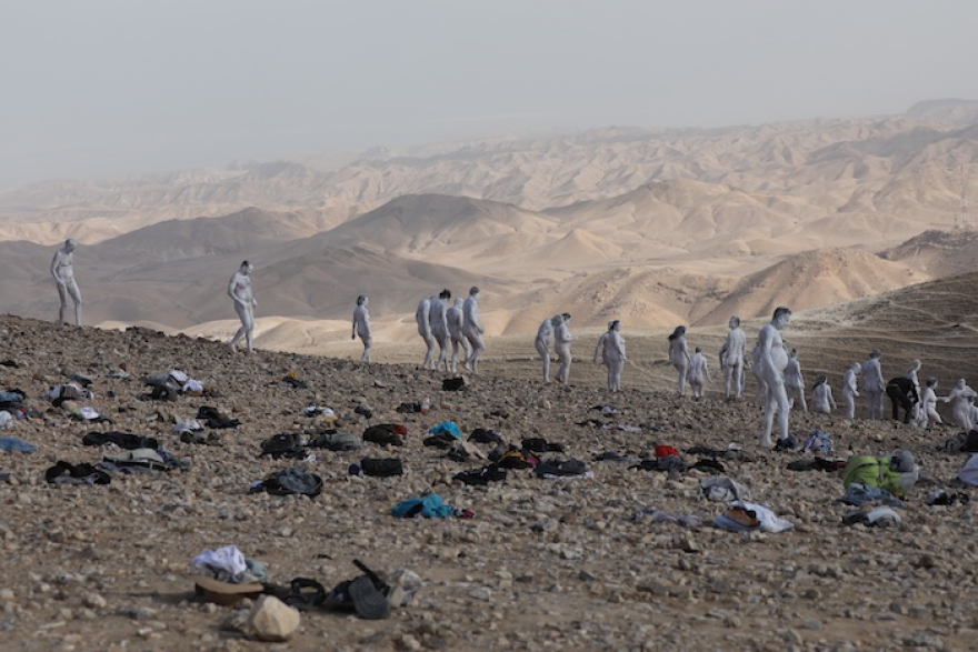 Ισραήλ: Διακόσιοι άνθρωποι πόζαραν γυμνοί για να σώσουν τη Νεκρά Θάλασσα - Δείτε φωτογραφίες