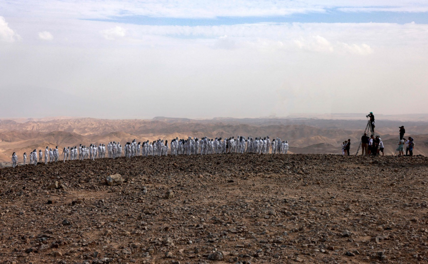 Ισραήλ: Διακόσιοι άνθρωποι πόζαραν γυμνοί για να σώσουν τη Νεκρά Θάλασσα - Δείτε φωτογραφίες