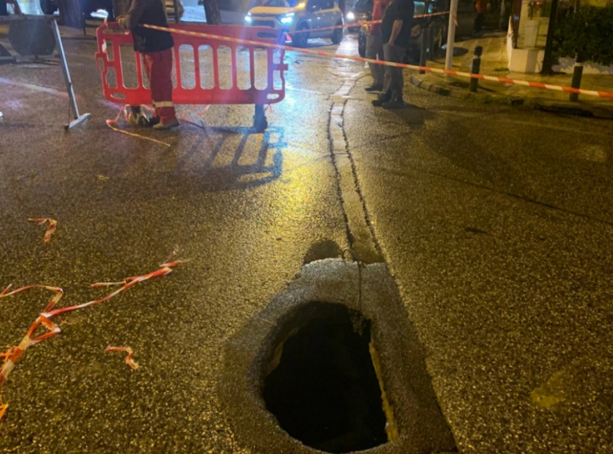 Χάος στους δρόμους από Χαλάνδρι μέχρι Γαλάτσι από την καθίζηση στην Παπανικολή