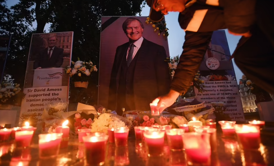 Βρετανία: Κάμερα ασφαλείας έχει... συλλάβει τον ύποπτο για τη δολοφονία του βουλευτή Ντέιβιντ Άμες