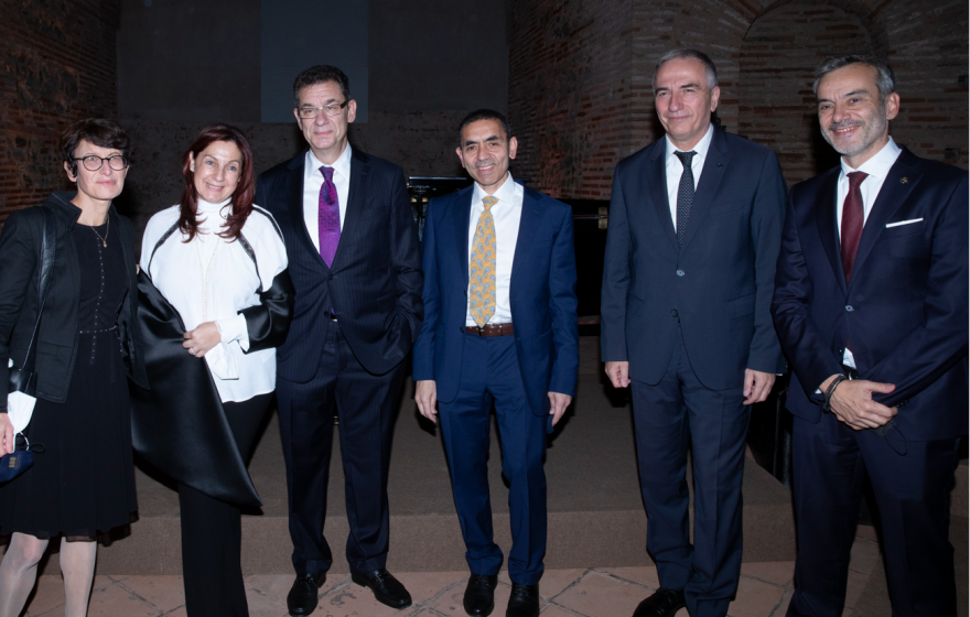 Βραβείο «Αυτοκράτειρα Θεοφανώ»: Στο ζευγάρι επιστημόνων που ανέπτυξε το πρώτο εμβόλιο ενάντια στον κορωνοϊό