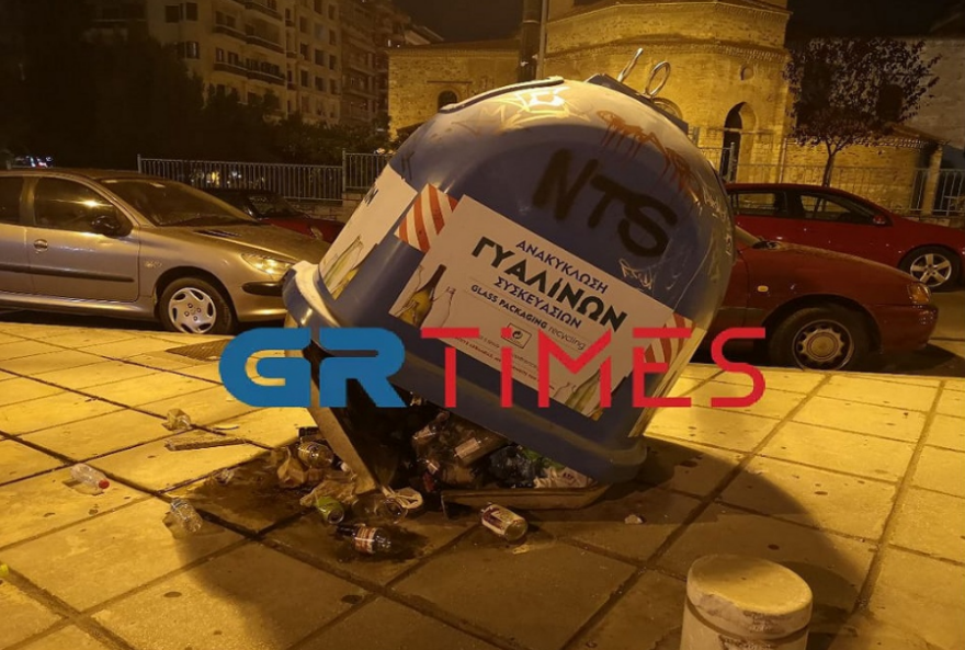 Σοβαρά επεισόδια μεταξύ αντιεξουσιαστών και Αστυνομίας στη Θεσσαλονίκη - Έγιναν 4 προσαγωγές (βίντεο και φωτογραφίες)