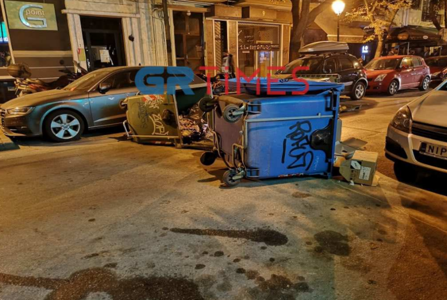 Σοβαρά επεισόδια μεταξύ αντιεξουσιαστών και Αστυνομίας στη Θεσσαλονίκη - Έγιναν 4 προσαγωγές (βίντεο και φωτογραφίες)