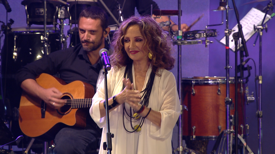 «Σπίτι με το MEGA»: Μια βραδιά με αθάνατα λαϊκά τραγούδια του Χρήστου Νικολόπουλου