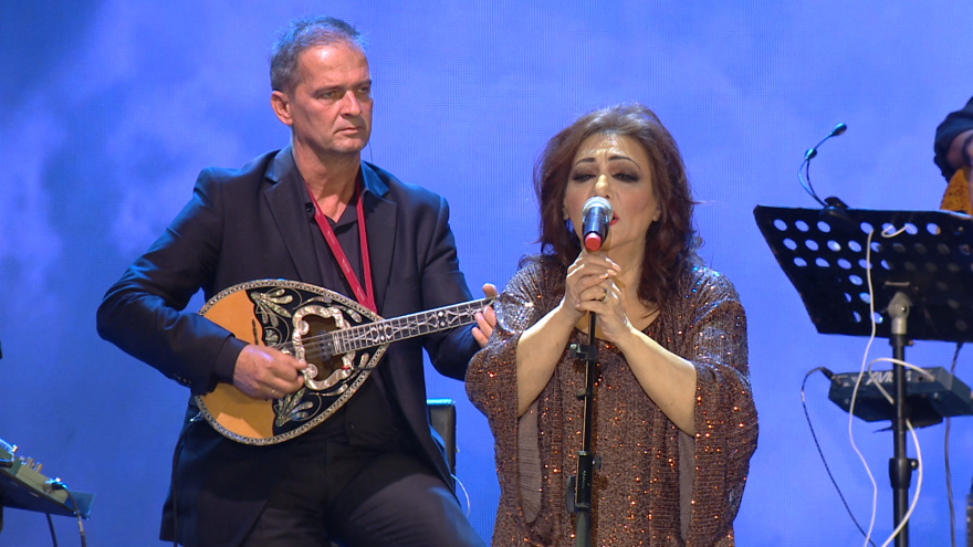 «Σπίτι με το MEGA»: Μια βραδιά με αθάνατα λαϊκά τραγούδια του Χρήστου Νικολόπουλου