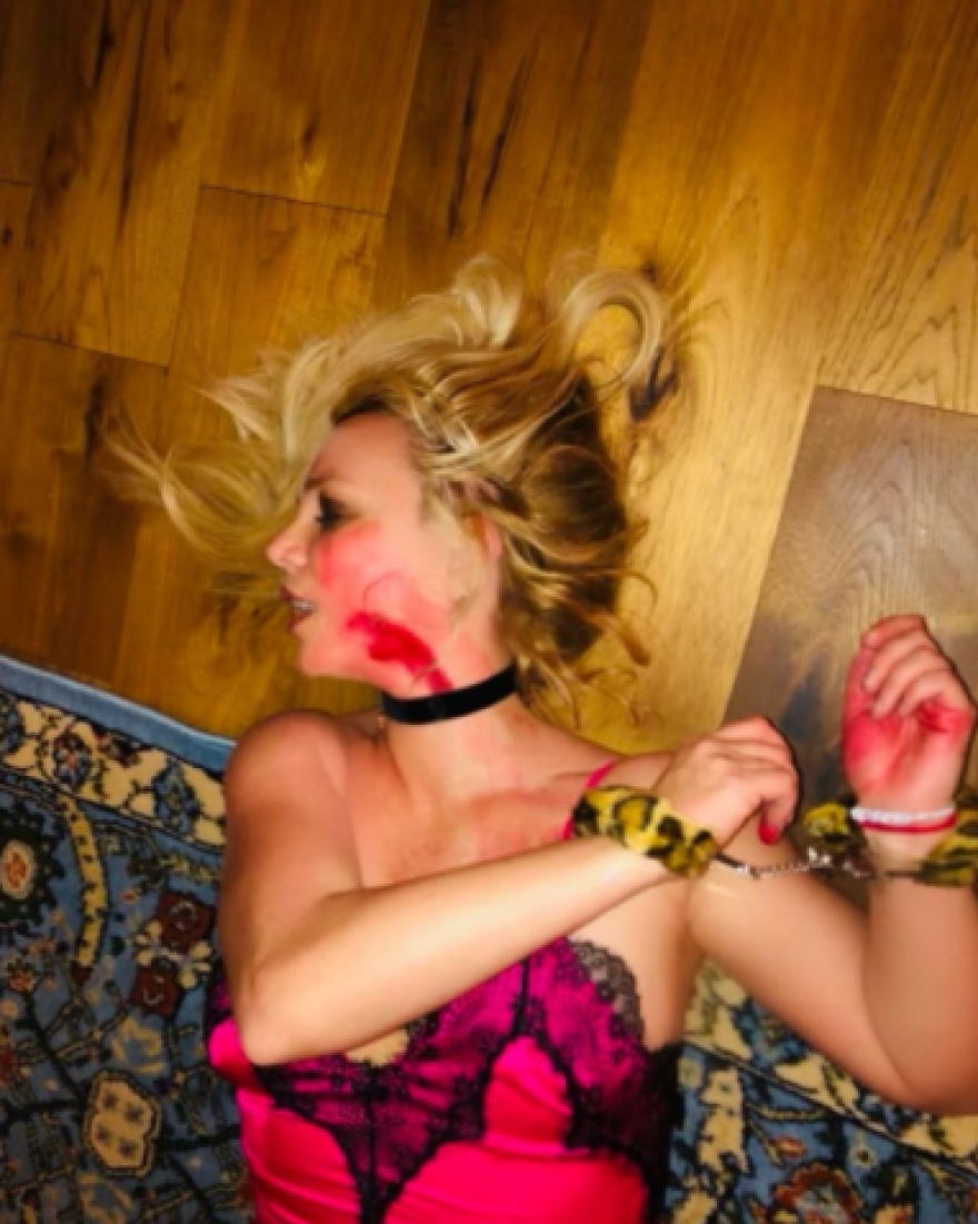 Η Μπρίτνεϊ Σπίαρς... ντύνεται θύμα αιματηρής δολοφονίας για το Halloween – Δείτε φωτογραφίες