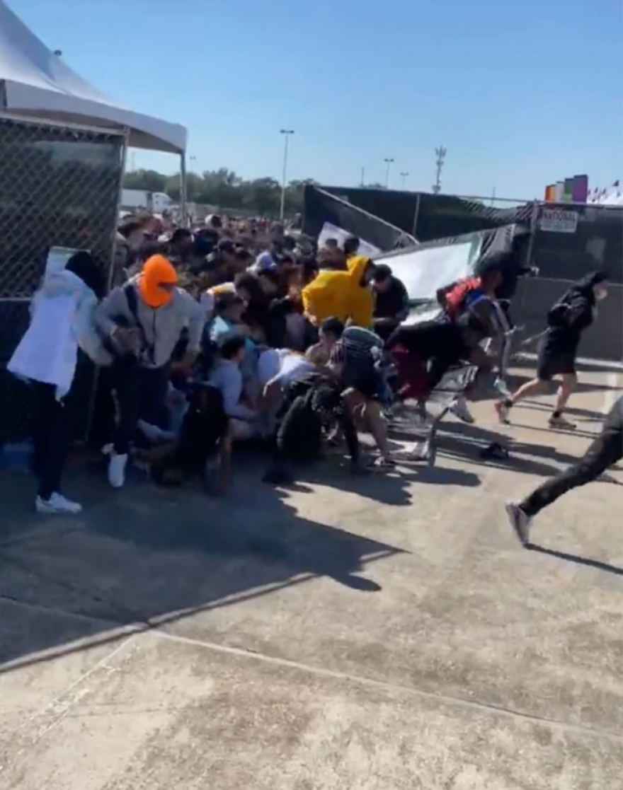 Τέξας: «Άνθρωποι σωριάζονταν αναίσθητοι και άλλοι τους πατούσαν» περιγράφουν για την πολύνεκρη τραγωδία σε συναυλία