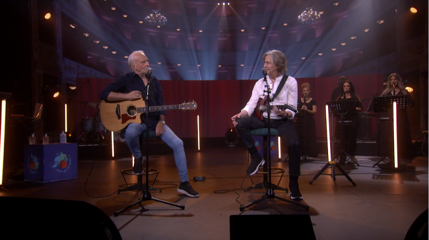 Ο Κώστας Τουρνάς σε μία μοναδική εμφάνιση στο «Σπίτι με το MEGA»