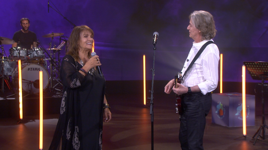 Ο Κώστας Τουρνάς σε μία μοναδική εμφάνιση στο «Σπίτι με το MEGA»