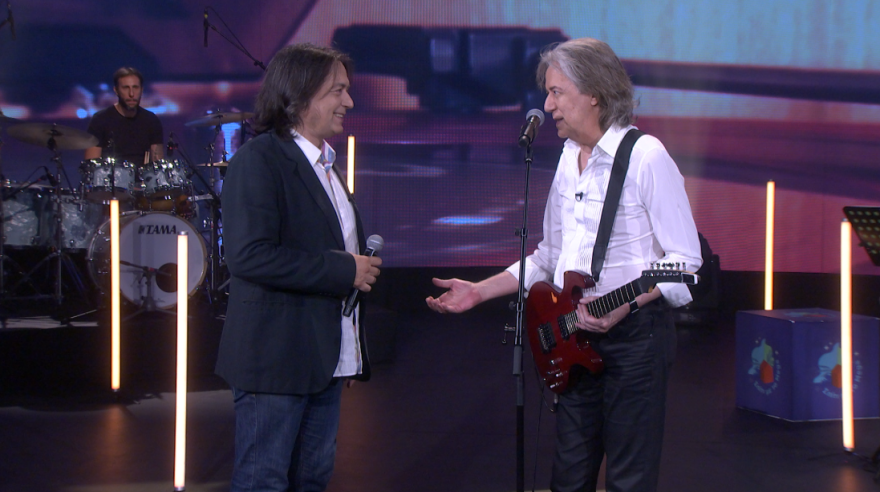 Ο Κώστας Τουρνάς σε μία μοναδική εμφάνιση στο «Σπίτι με το MEGA»