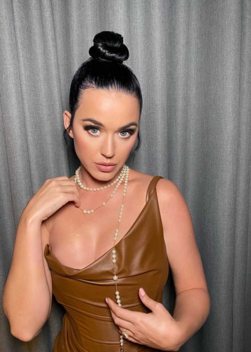 Η Κέιτι Πέρι έγινε ξανά μελαχρινή