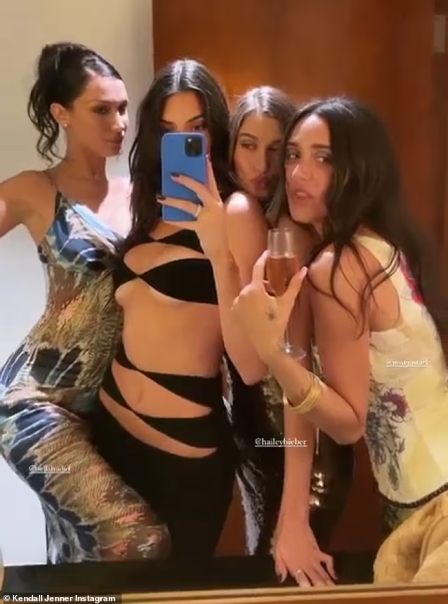 H Κένταλ Τζένερ πήγε στον γάμο φίλης της με το πιο αποκαλυπτικό φόρεμα