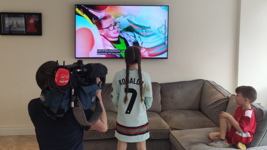 Γλίτωσε το πρόστιμο η 11χρονη «εισβολέας» - Πώς περιγράφει τη στιγμή που αγκάλιασε τον Κριστιάνο Ρονάλντο - Δείτε βίντεο