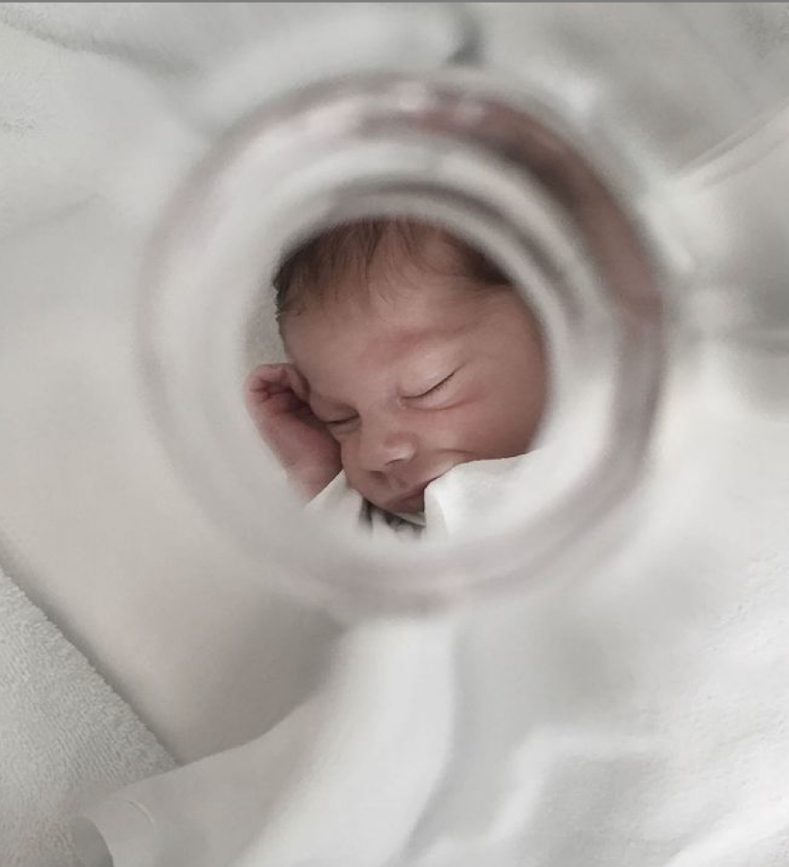 Ρούλα Ρέβη: Οι φωτογραφίες που ανέβασε από τα πρόωρα μωρά της