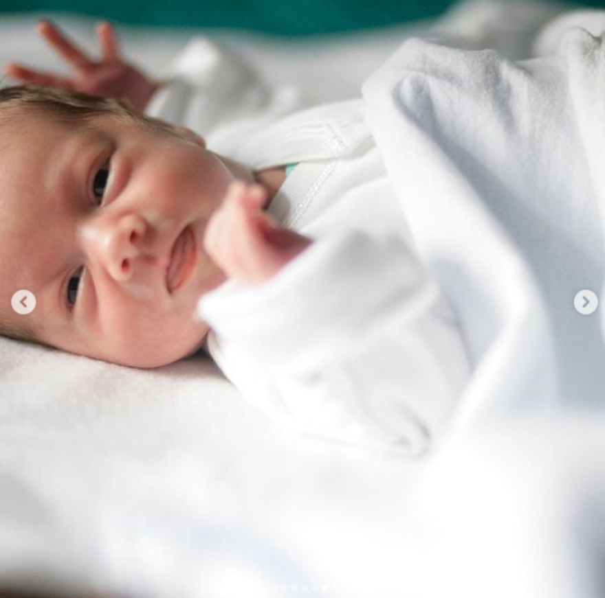 Ρούλα Ρέβη: Οι φωτογραφίες που ανέβασε από τα πρόωρα μωρά της