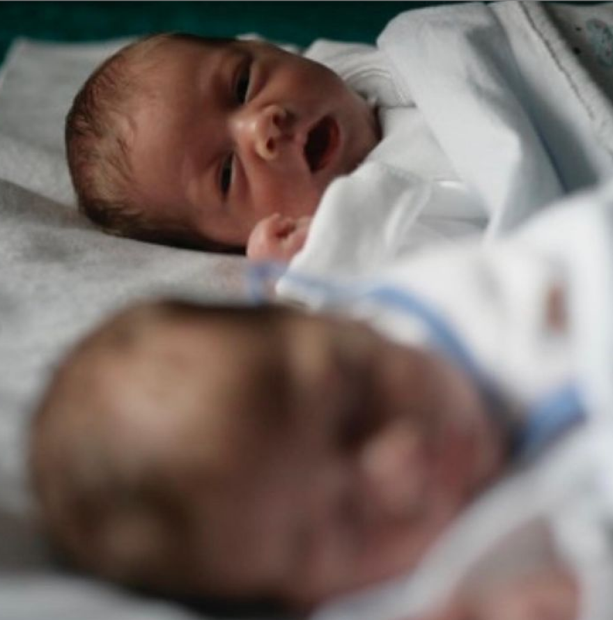 Ρούλα Ρέβη: Οι φωτογραφίες που ανέβασε από τα πρόωρα μωρά της