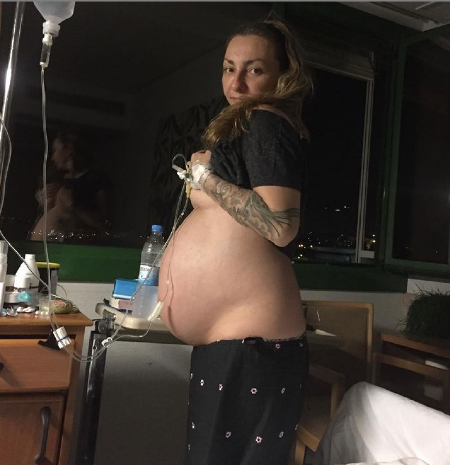 Ρούλα Ρέβη: Οι φωτογραφίες που ανέβασε από τα πρόωρα μωρά της