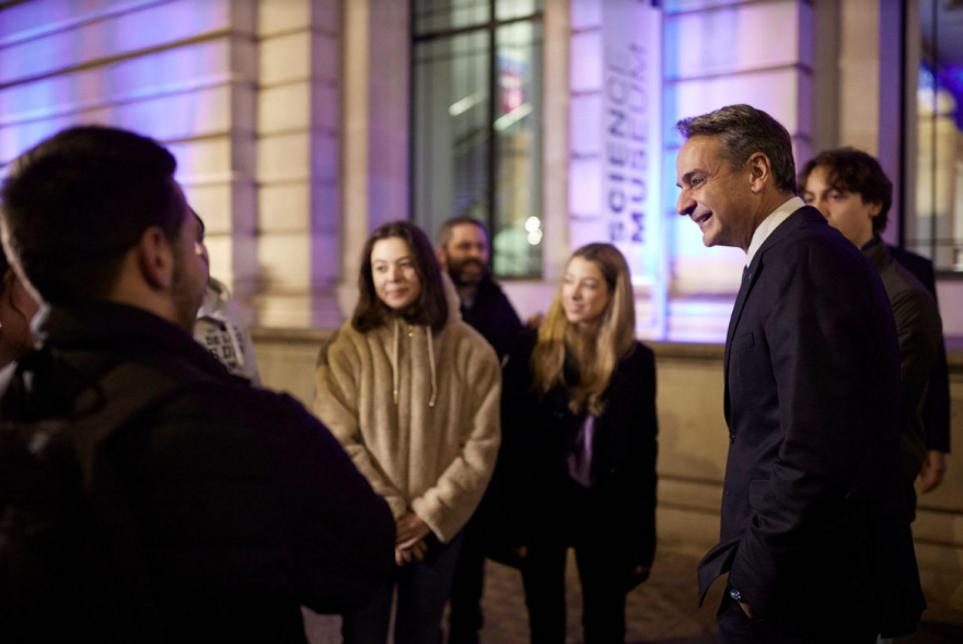 Μητσοτάκης σε Έλληνες του Λονδίνου: Στις εκλογές του 2023 θα ψηφίσετε από τον μόνιμο τόπο κατοικίας σας