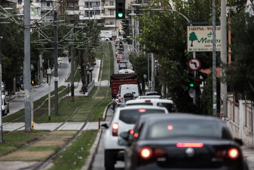 Κίνηση στους δρόμους: Μποτιλιάρισμα τώρα σε πολλούς δρόμους της Αττικής, μετ’ εμποδίων και αύριο οι μετακινήσεις