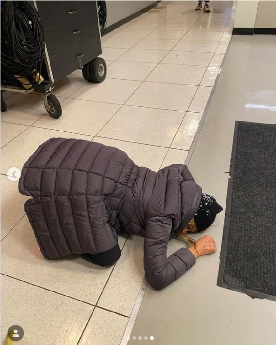 Τζένιφερ Άνιστον: Συγκινημένη αποχαιρετά το «The morning show»