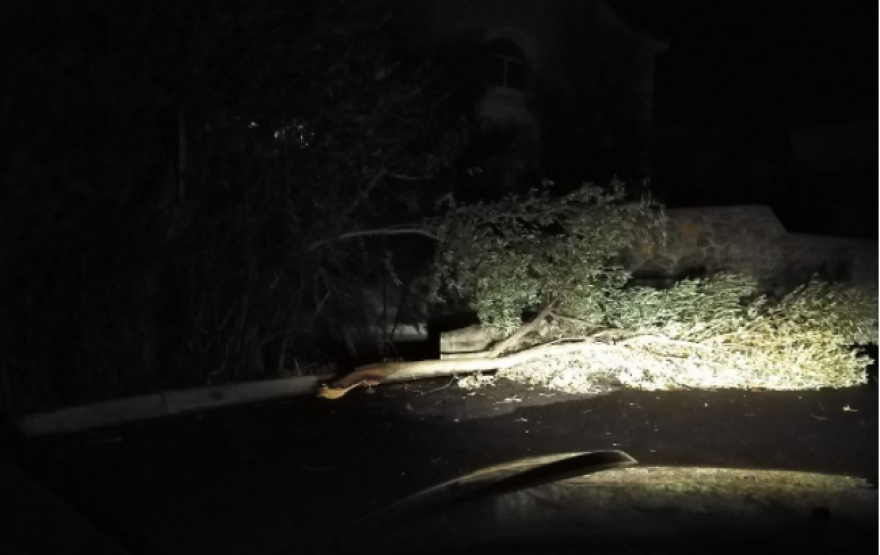 Καιρός: Προβλήματα και σε νησιά του Αιγαίου από την κακοκαιρία, καταστροφές σε Λέσβο και Χίο 