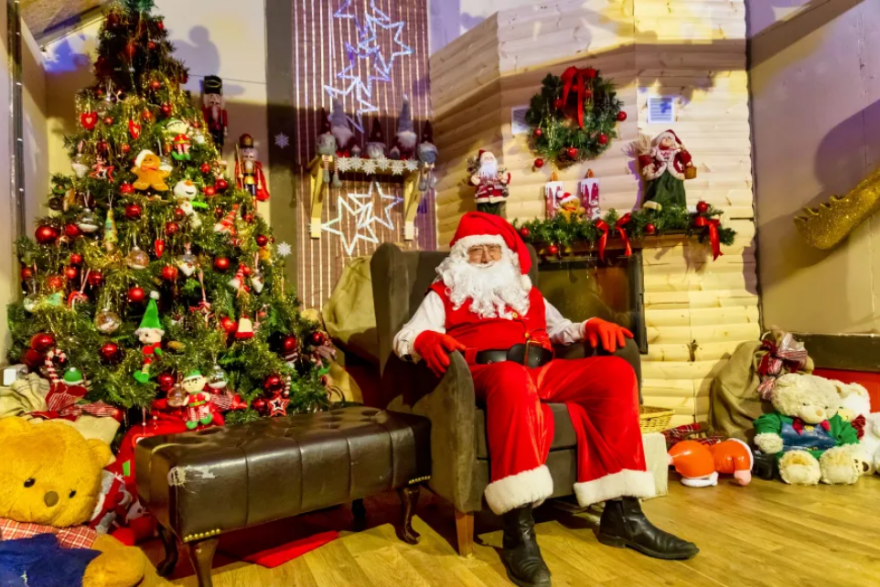 Έρχονται Χριστούγεννα και τα θεματικά πάρκα «επιστρέφουν», ποιες πόλεις κάνουν επανεκκίνηση φέτος