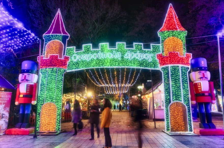 Έρχονται Χριστούγεννα και τα θεματικά πάρκα «επιστρέφουν», ποιες πόλεις κάνουν επανεκκίνηση φέτος