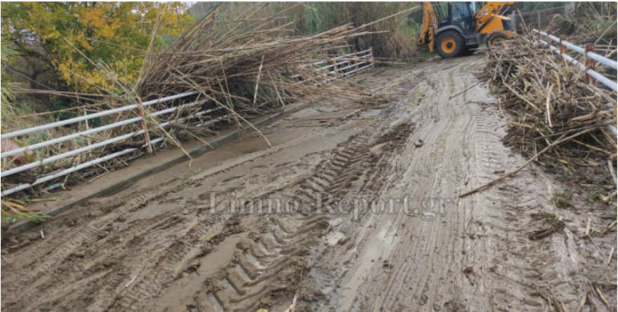 Καιρός - Κακοκαιρία στη Λήμνο: Χείμαρρος πέρασε μέσα από σπίτια, δείτε φωτογραφίες από τις καταστροφές