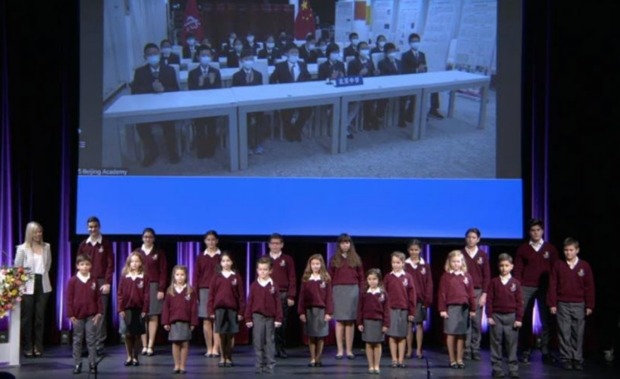 Ελληνική Αγωγή: Μαθητές από Ελλάδα και Κίνα απήγγειλαν στα αρχαία ελληνικά και κινέζικα