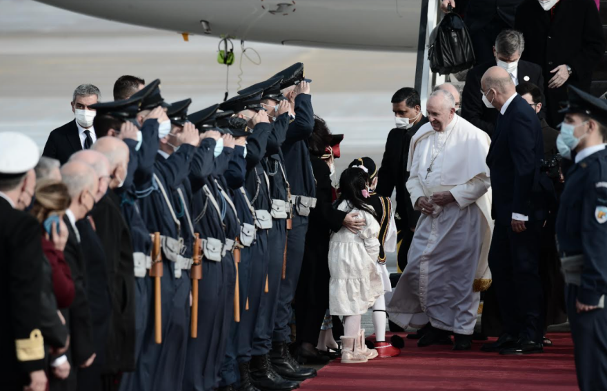 Έφτασε στην Ελλάδα ο Πάπας Φραγκίσκος - Συναντάται αυτή την ώρα με την Πρόεδρο της Δημοκρατίας 