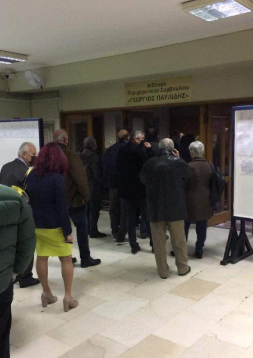 Εκλογές ΚΙΝΑΛ: Δείτε εικόνες από τη μεγάλη συμμετοχή σε Ελλάδα και Λονδίνο 