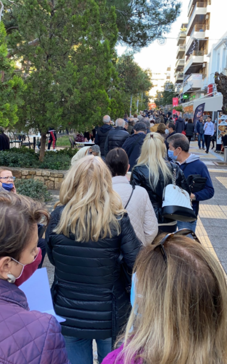 Εκλογές ΚΙΝΑΛ: Δείτε εικόνες από τη μεγάλη συμμετοχή σε Ελλάδα και Λονδίνο 