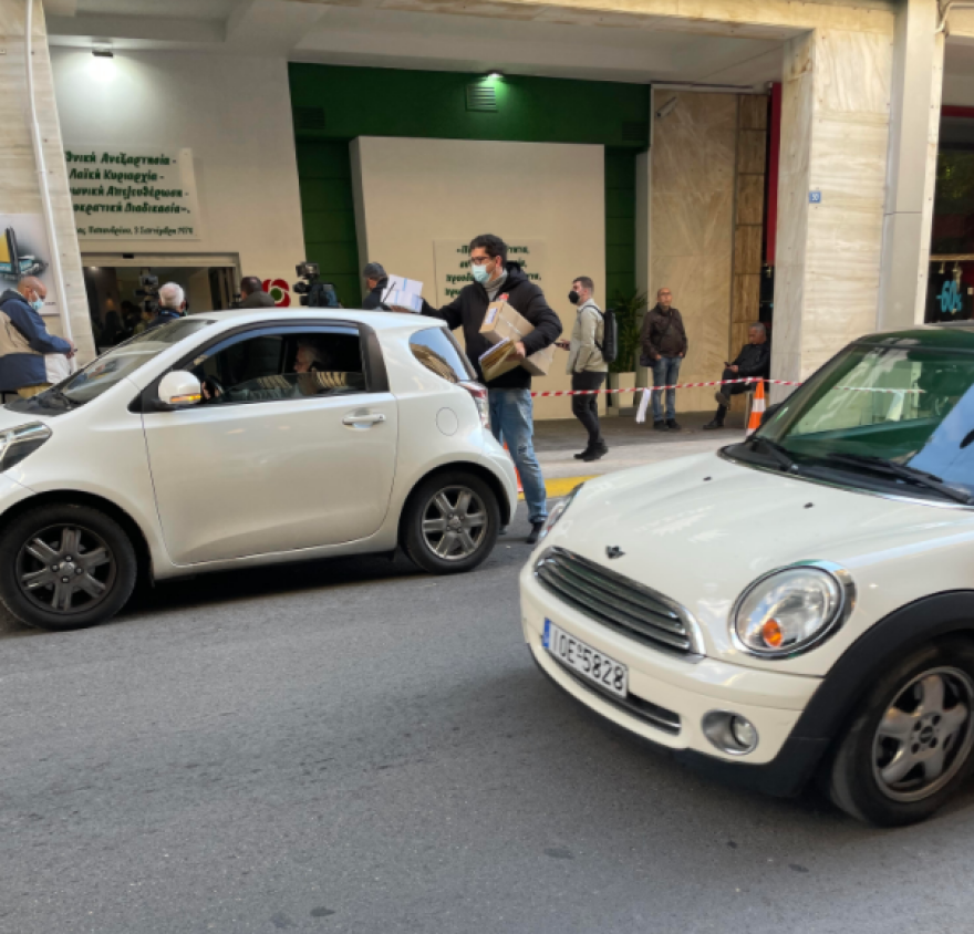 Εκλογές ΚΙΝΑΛ: Δείτε εικόνες από τη μεγάλη συμμετοχή σε Ελλάδα και Λονδίνο 