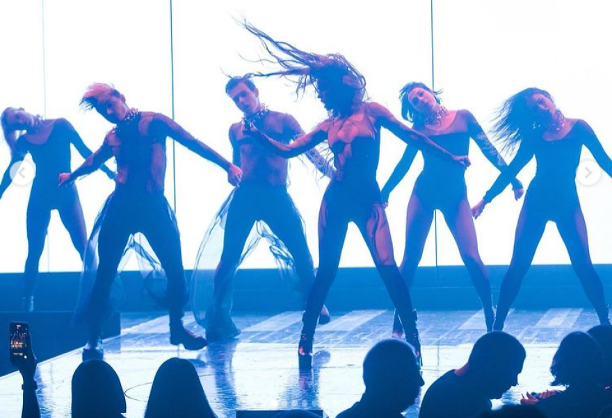 Η Ελένη Φουρέιρα δείχνει τις μελανιές της