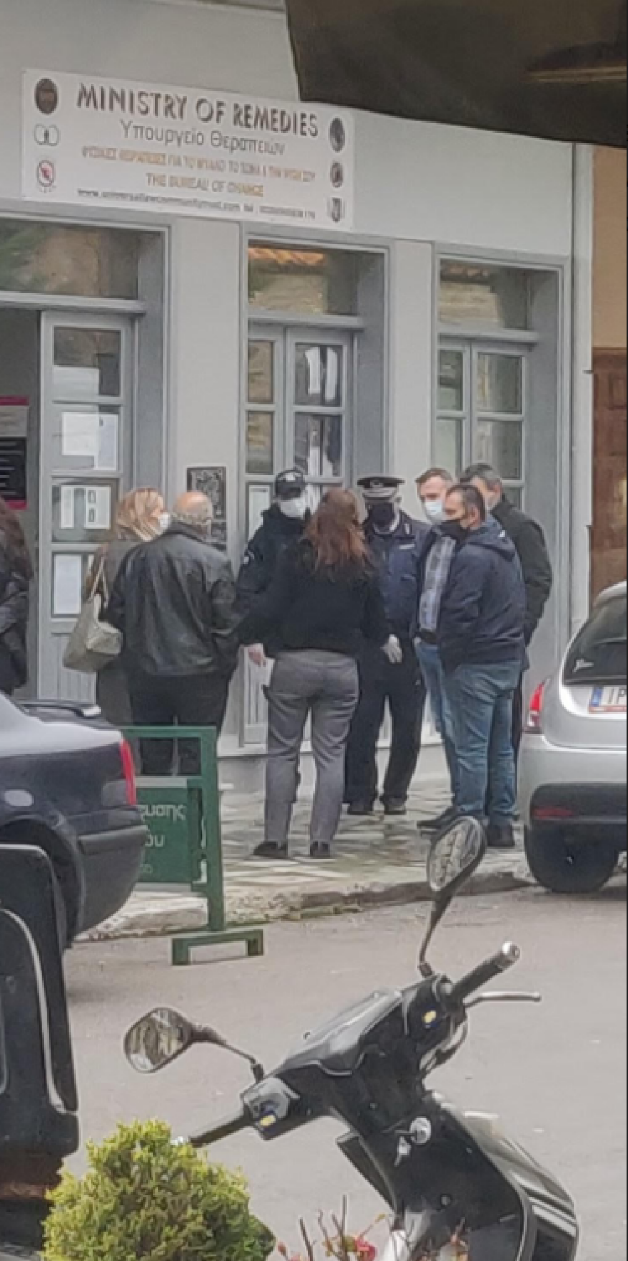 Έφοδος των Αρχών στους «Θεματοφύλακες του Συντάγματος» στην Αράχωβα - Λουκέτο, πρόστιμα και συλλήψεις