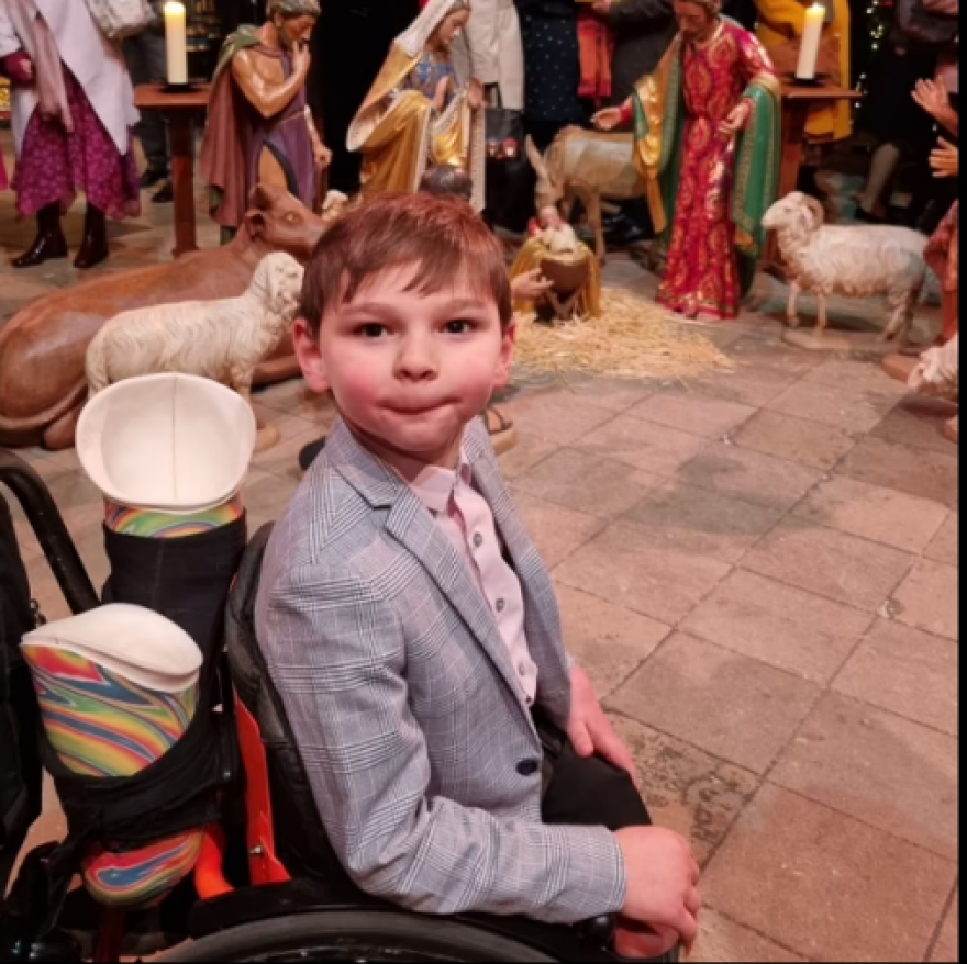 Συγκλονίζει η ιστορία του 7χρονου Τόνι: Έχασε τα δύο του πόδια επειδή τον κακοποιούσαν οι γονείς του 