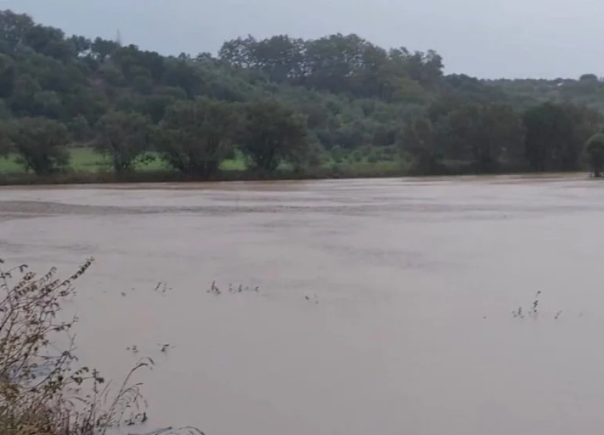 Σε κλοιό κακοκαιρίας η χώρα με σφοδρούς ανέμους, πλημμύρες, υπερχείλιση ποταμών - Πού θα χτυπήσει την Κυριακή 