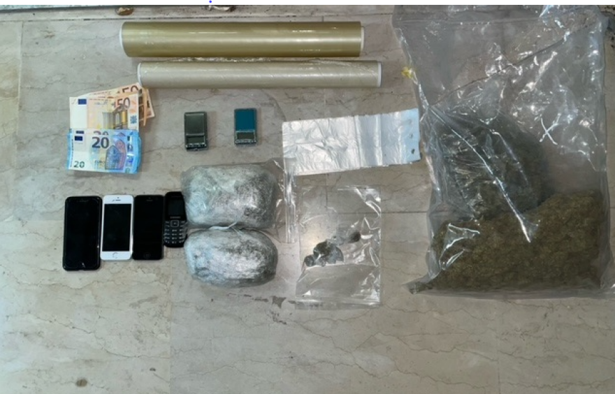 Φυλακισμένος καθοδηγούσε σπείρα που διακινούσε μετανάστες, ναρκωτικά και πλαστά πιστοποιητικά στην Αθήνα