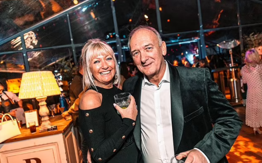 Ο Ντέιβιντ Μπέκαμ κουμπάρος στον γάμο του 73χρονου πατέρα του με την εκατομμυριούχο Χίλαρι Μέρεντιθ