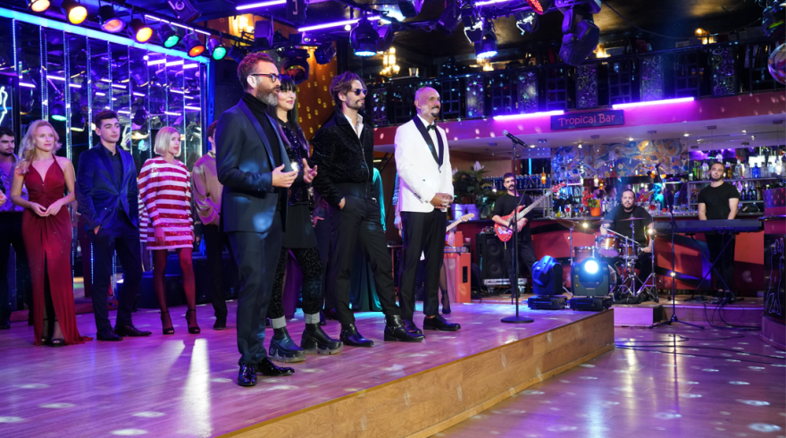 GNTM 4: Η τελική 4άδα οδηγείται σε μια εμβληματική ντίσκο για τον συναρπαστικό ημιτελικό