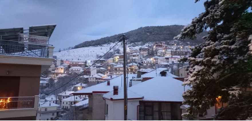 Καιρός: Ισχυροί βοριάδες,  κρύο και βροχές - Έρχονται χιόνια και στην Αθήνα 