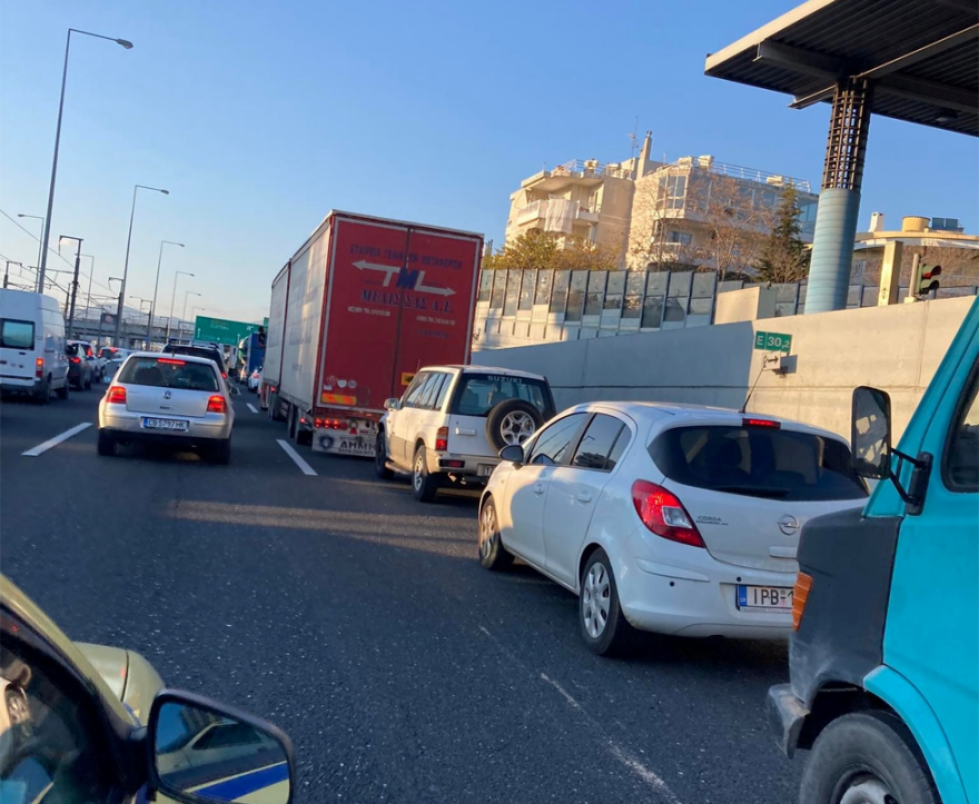 Παραμένει το μποτιλιάρισμα στην κάθοδο του Κηφισού - Δείτε live την κίνηση στους δρόμους 