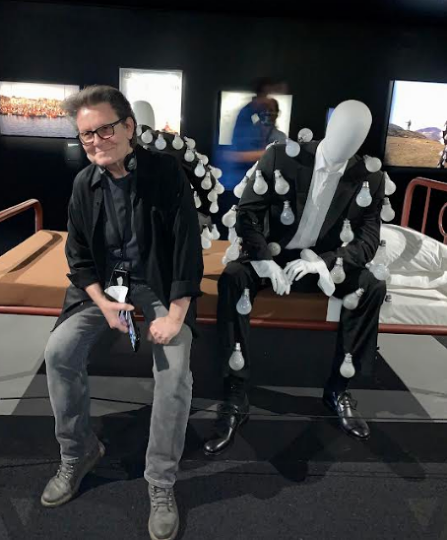 Η Δέσποινα Μοίρου εγκαινίασε την έκθεση των θρυλικών Pink Floyd στο Λος Άντζελες 