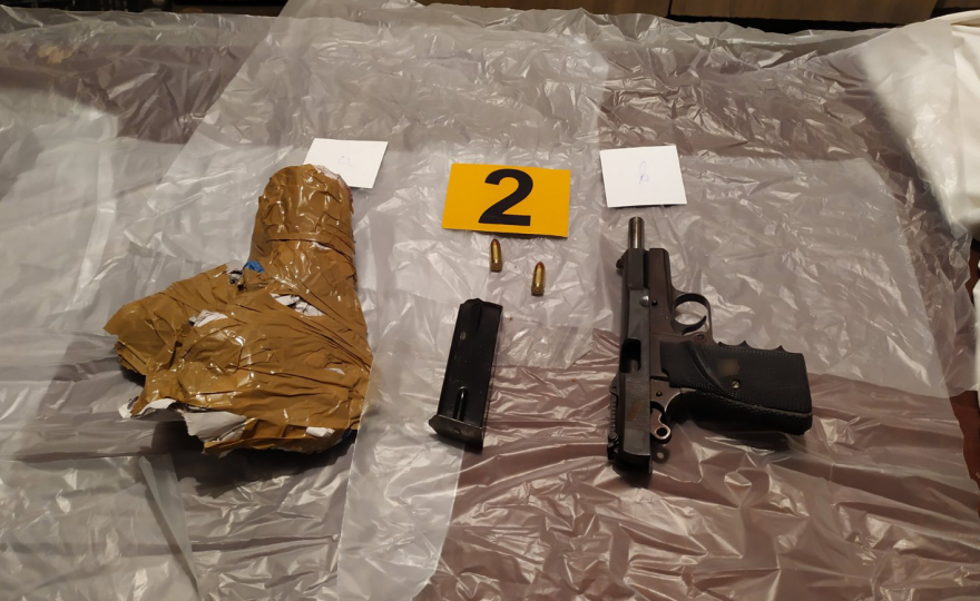 Ζεφύρι: Κλεμμένο όπλο αστυνομικού βρέθηκε σε σπίτι (βίντεο και φωτογραφίες)