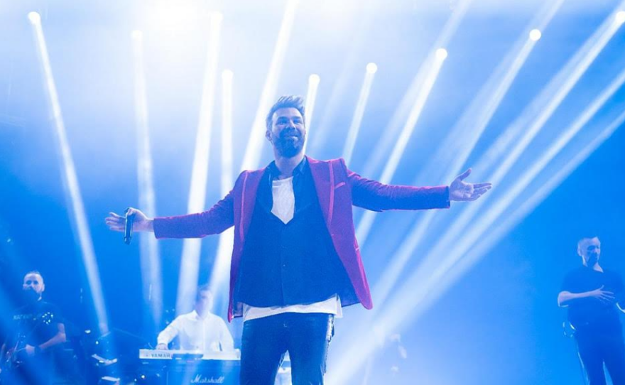 H Αθήνα που... αναστενάζει στις πίστες και οι «μάχες» για τα πρώτα τραπέζια