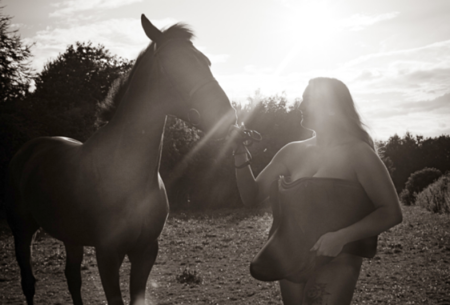 Αγρότες και αγρότισσες από τη Σκωτία υποδέχονται γυμνοί το νέο έτος 